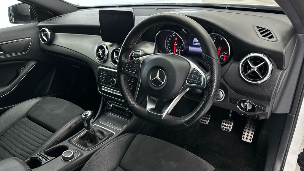 Mercedes-Benz GLA Class Gla 200D Sport Blue #11