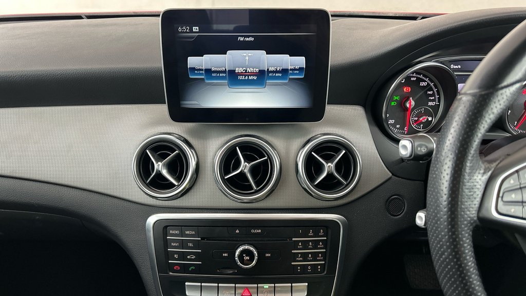 Mercedes-Benz GLA Class Gla 200 Sport Executive White #16