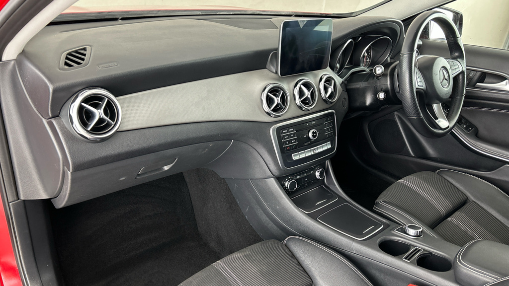 Mercedes-Benz GLA Class Gla 200 Sport Executive White #11