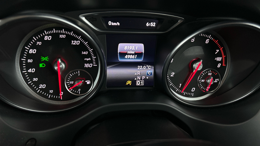 Mercedes-Benz GLA Class Gla 200 Sport Executive White #17