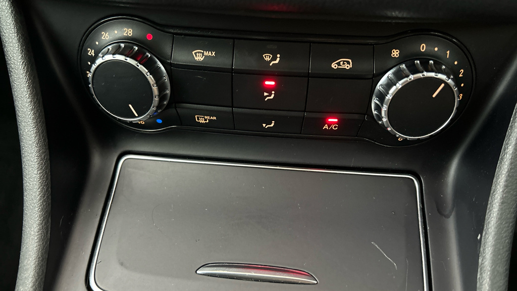 Mercedes-Benz GLA Class Gla 200 Sport Executive White #14
