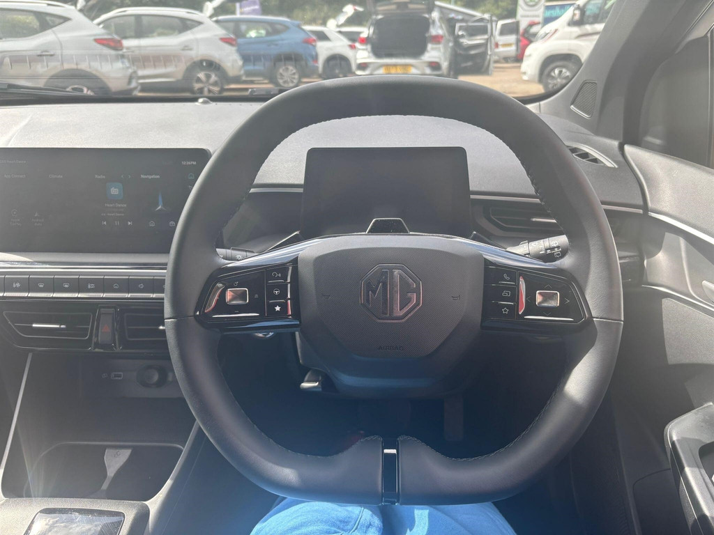 MG MG3 1.5 Hybrid Trophy Red #9