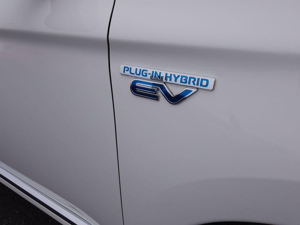 Mitsubishi Outlander 2.4H Twinmotor 13.8Kwh Verve Cvt 4Wd Euro 6 Ss White #3
