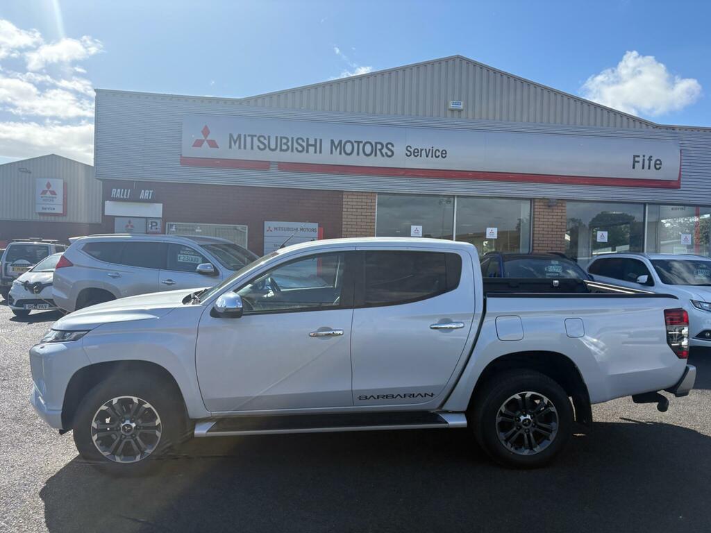 Mitsubishi L200 2.2 Di-d Dc Barbarian 4Wd Euro 6 Ss White #3