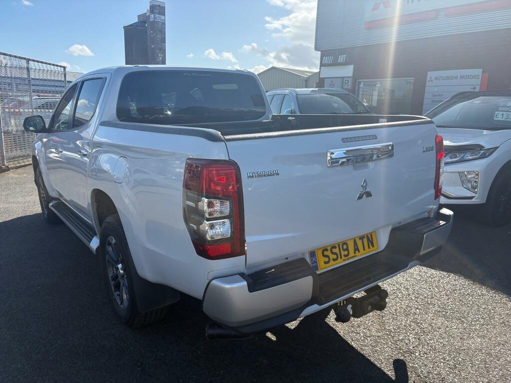 Mitsubishi L200 2.2 Di-d Dc Barbarian 4Wd Euro 6 Ss White #4