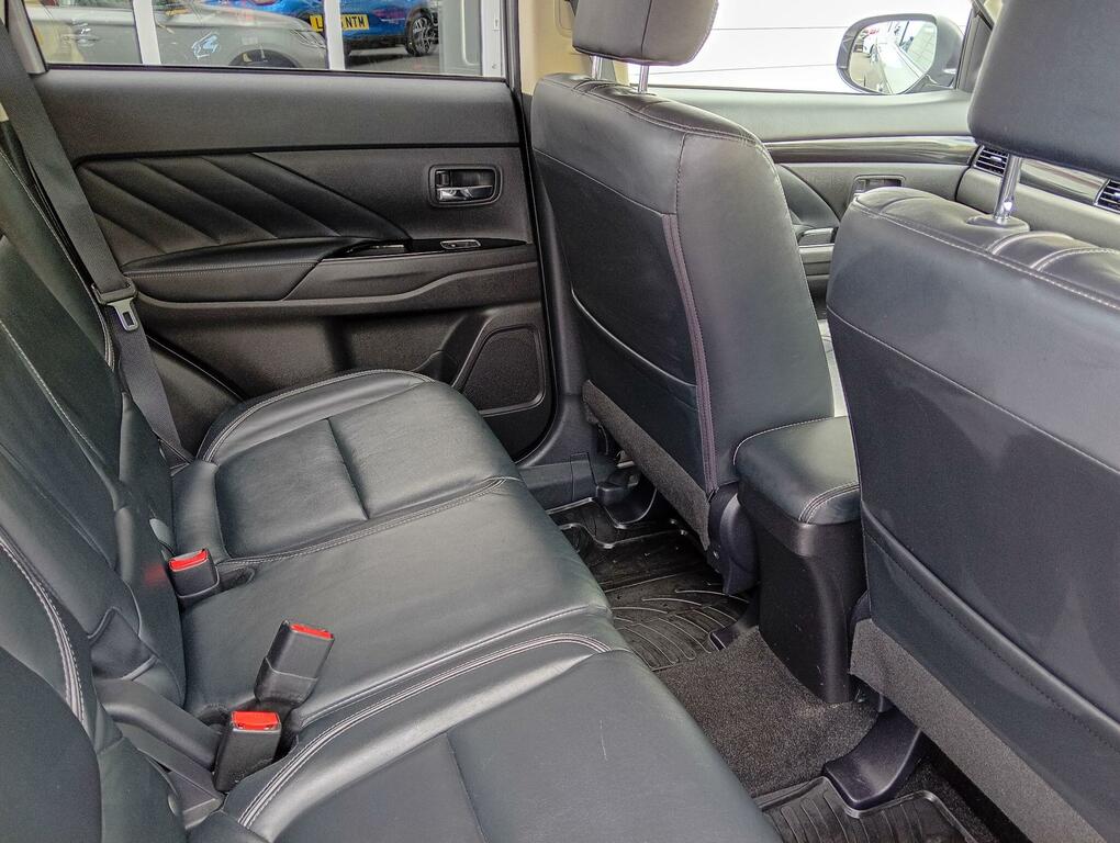 Mitsubishi Outlander 2.4 Phev Juro Black #11