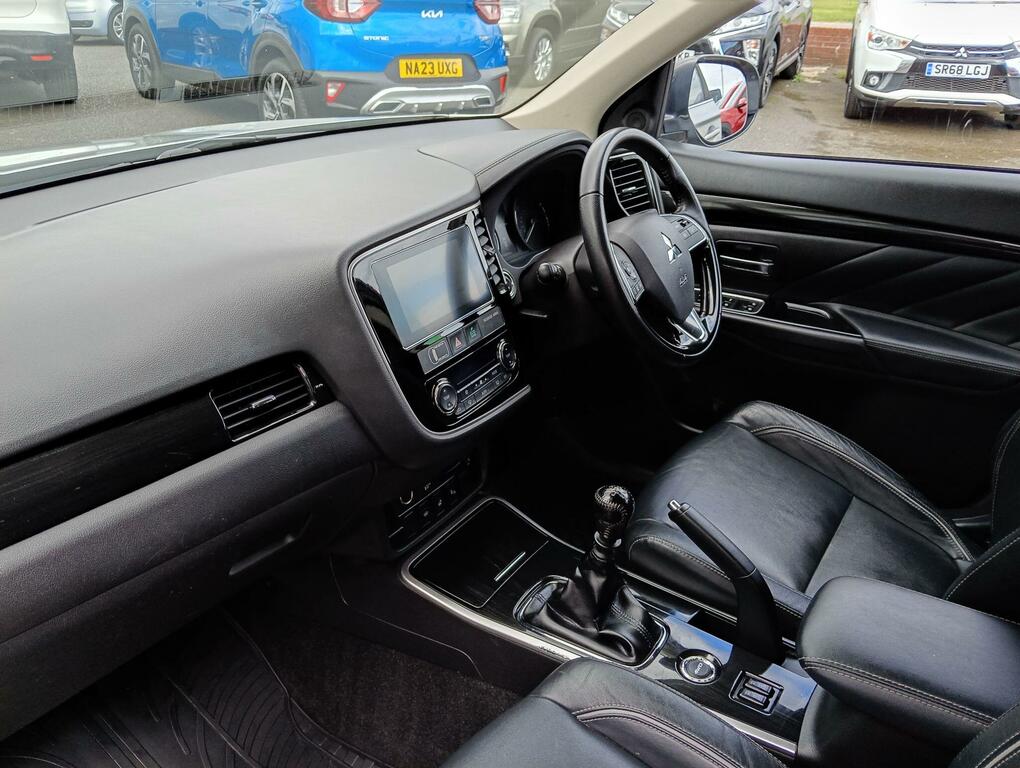 Mitsubishi Outlander 2.4 Phev Juro Black #8