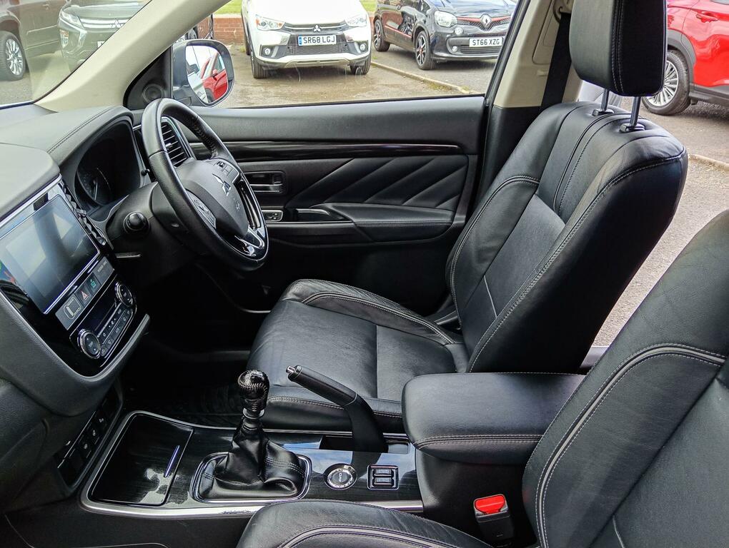 Mitsubishi Outlander 2.4 Phev Juro Black #30