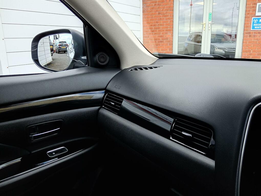 Mitsubishi Outlander 2.4 Phev Juro Black #9
