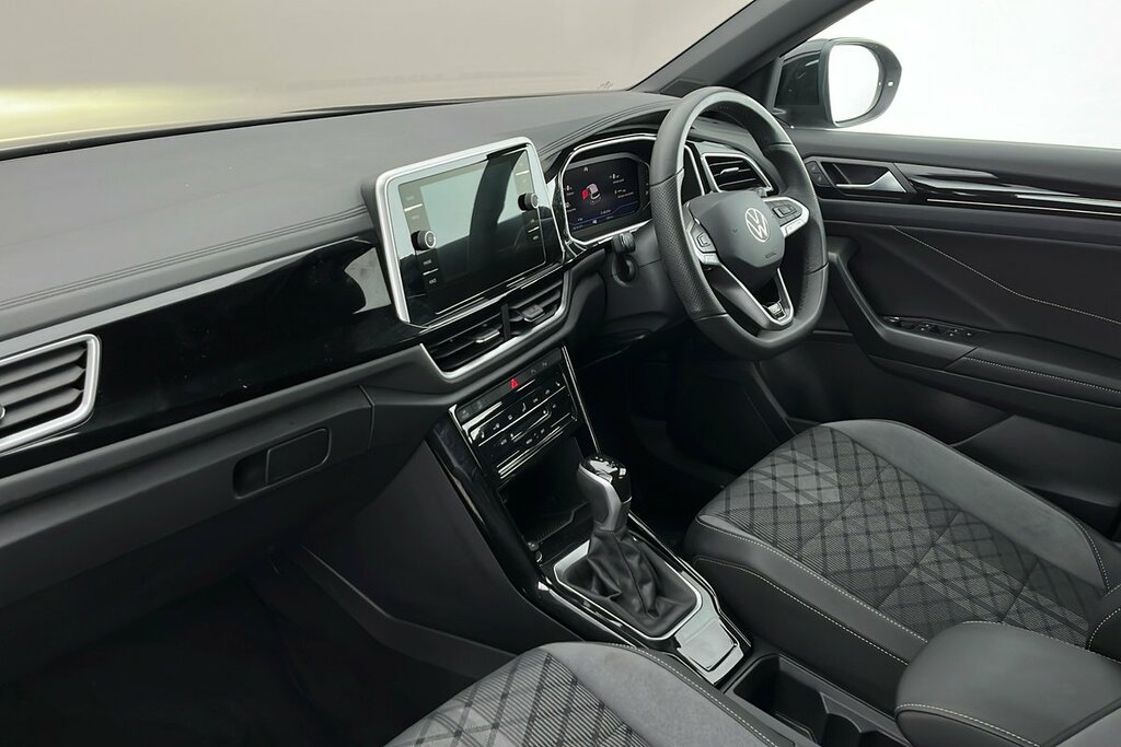 Volkswagen T-Roc R-line 1.5 Tsi 150Ps 7-Speed Dsg Black #2
