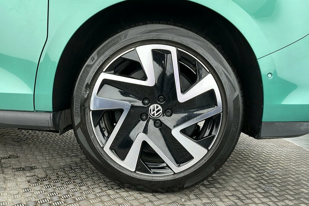 Volkswagen ID.Buzz Style 7-Seat Lwb 286 Ps 86 Kwh Pro 1 Spee Green #5
