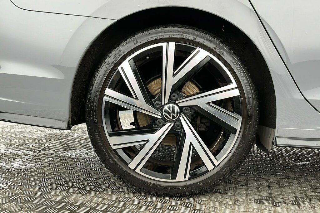 Volkswagen e-Golf 8 R-line 1.5 Etsi 150Ps 7-Speed Dsg Grey #5