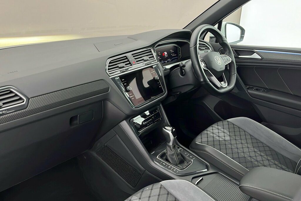 Volkswagen Tiguan R-line Edition 1.5 Tsi 150Ps 7-Speed Dsg White #2