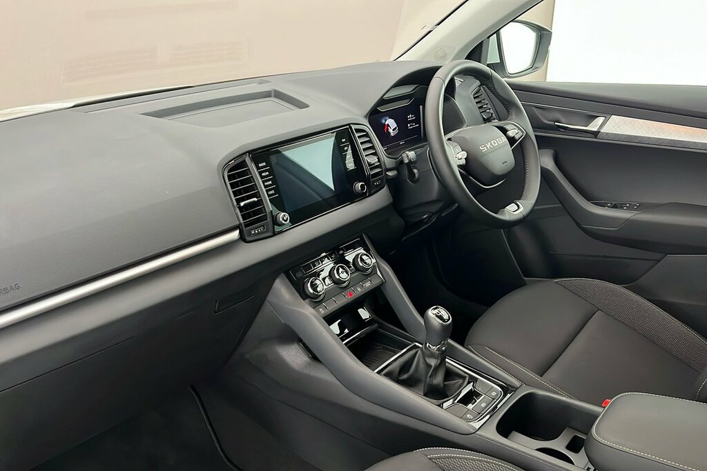 Skoda Karoq Se Drive 1.5 Tsi 150 Ps 6G Man White #2
