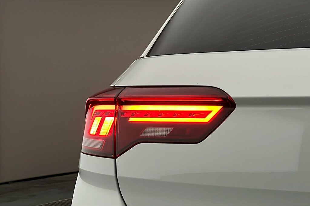 Volkswagen T-Roc R-line 1.5 Tsi 150Ps 7-Speed Dsg White #4