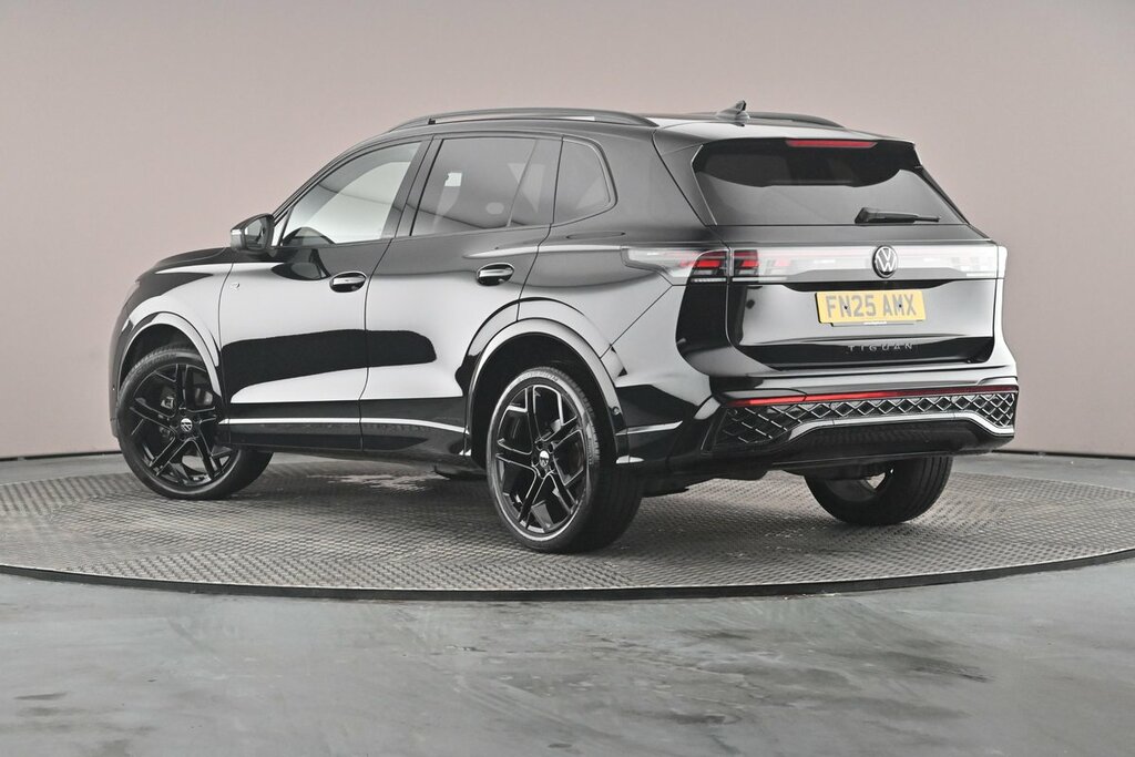 Volkswagen Tiguan R-line 1.5 Etsi 150Ps 7-Speed Dsg Black #3