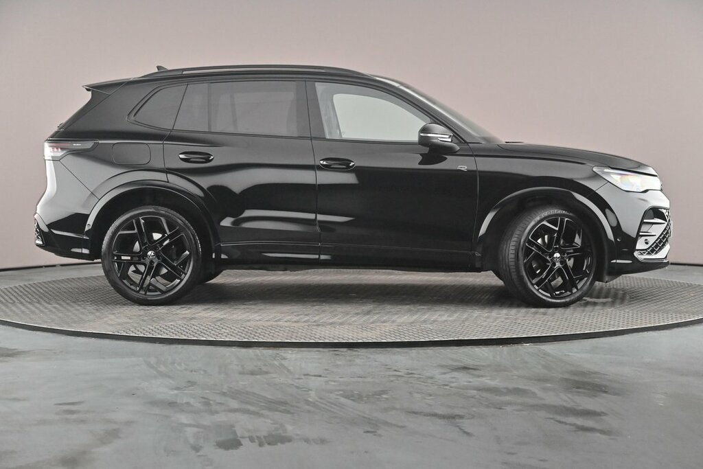 Volkswagen Tiguan R-line 1.5 Etsi 150Ps 7-Speed Dsg Black #4