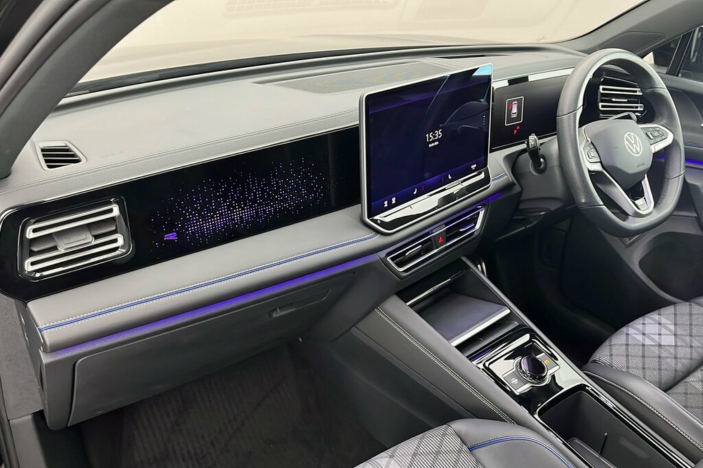 Volkswagen Tiguan R-line 1.5 Etsi 150Ps 7-Speed Dsg Black #2