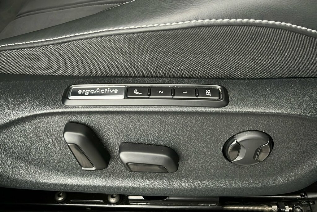 Volkswagen ID.7 Match Silver #33