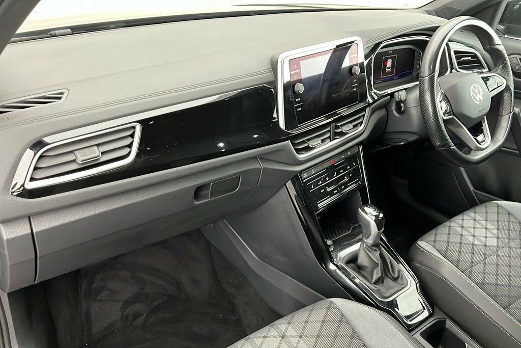 Volkswagen T-Roc R-line 1.5 Tsi 150Ps 7-Speed Dsg Black #2