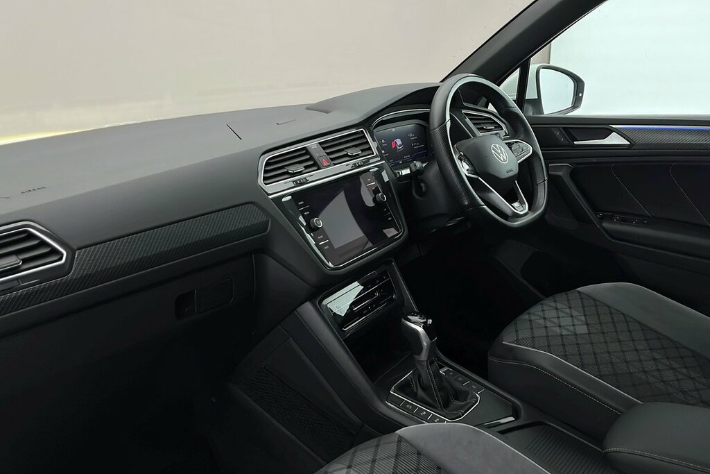 Volkswagen Tiguan R-line Edition 1.5 Tsi 150Ps 7-Speed Dsg White #2