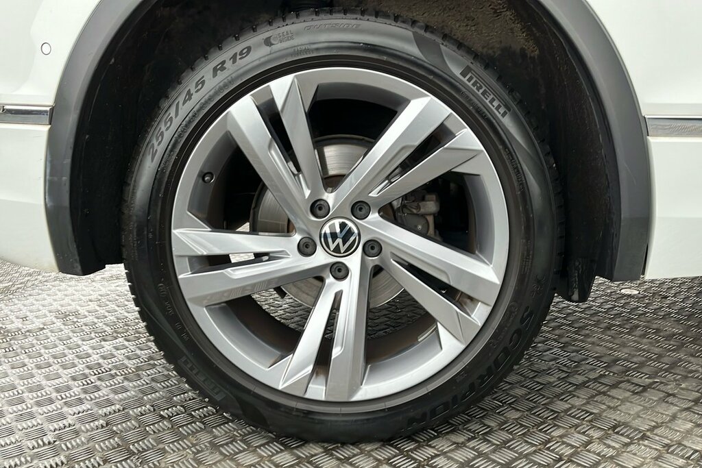 Volkswagen Tiguan R-line Edition 1.5 Tsi 150Ps 7-Speed Dsg White #5