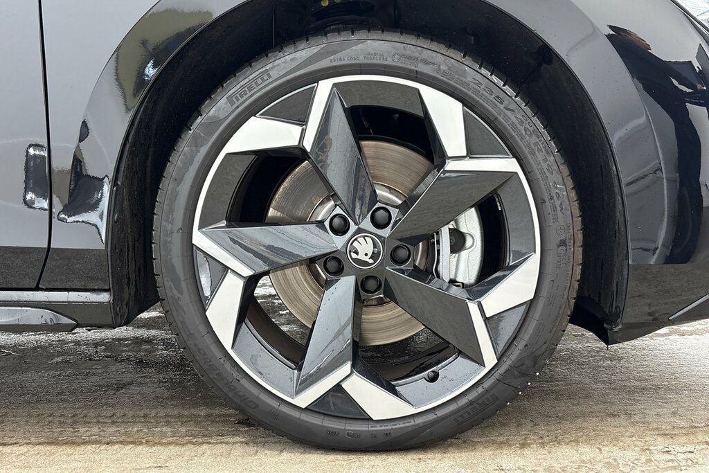 Skoda Superb Estate Sportline 1.5 Tsi Iv 204 Ps Dsg Black #5