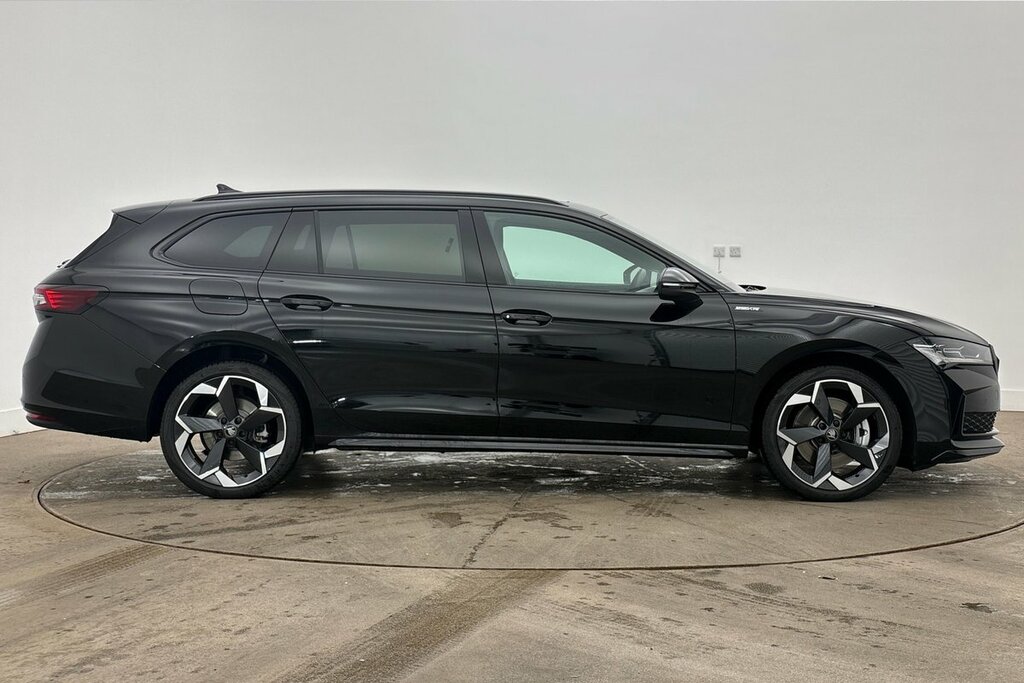 Skoda Superb Estate Sportline 1.5 Tsi Iv 204 Ps Dsg Black #4
