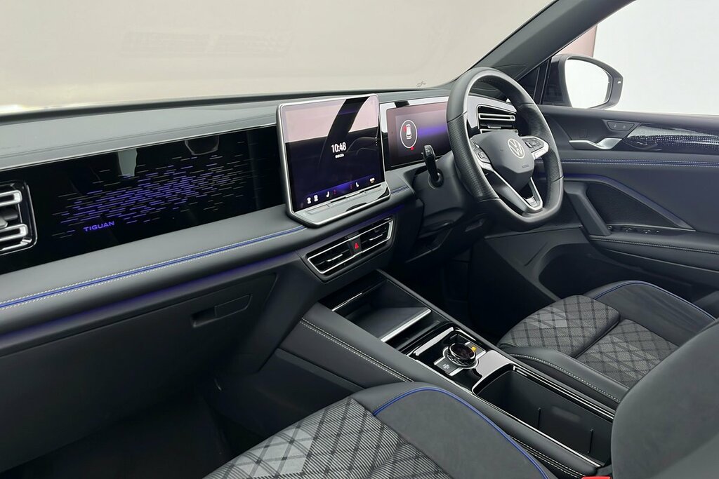 Volkswagen Tiguan R-line 1.5 Etsi 150 Ps 7-Speed Dsg Silver #2