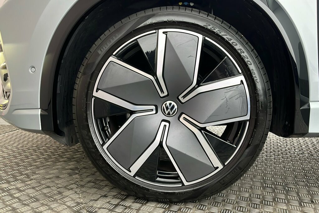 Volkswagen Tiguan R-line 1.5 Etsi 150 Ps 7-Speed Dsg Silver #5