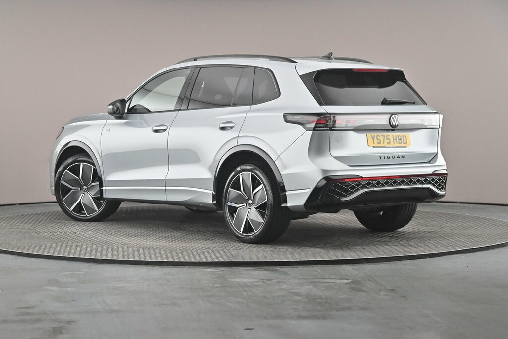 Volkswagen Tiguan R-line 1.5 Etsi 150 Ps 7-Speed Dsg Silver #3