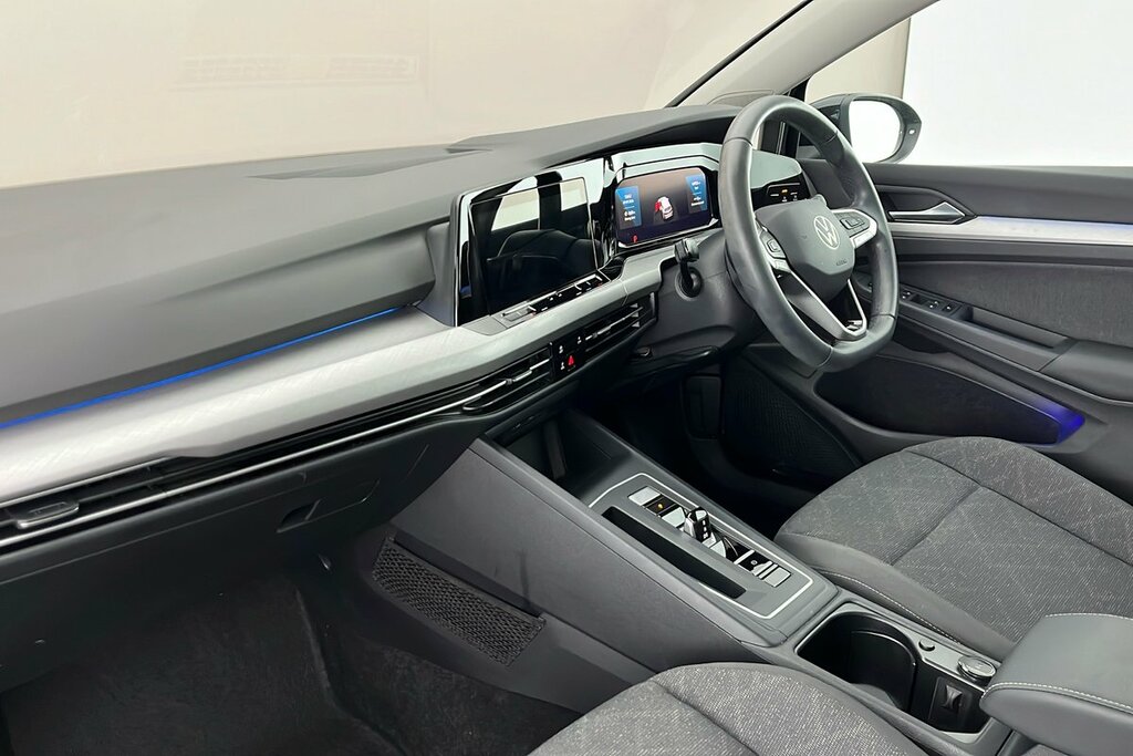 Volkswagen Golf 8 Life 1.5 Etsi 150Ps 7-Speed Dsg Black #2