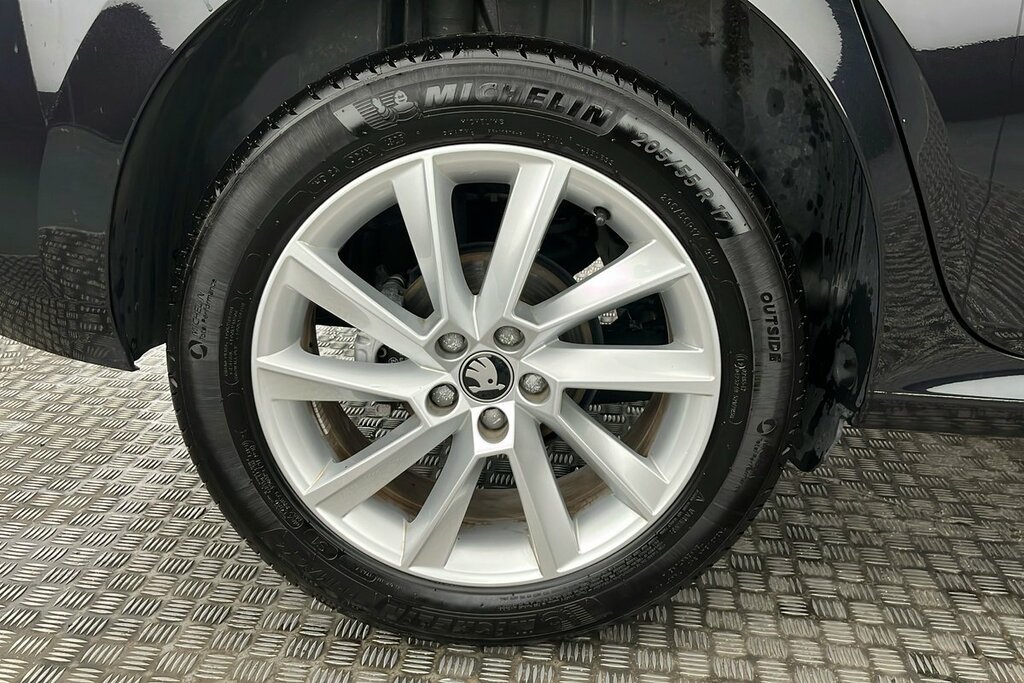 Skoda Kamiq Se Edition 1.0 Tsi 116 Ps Dsg Black #5