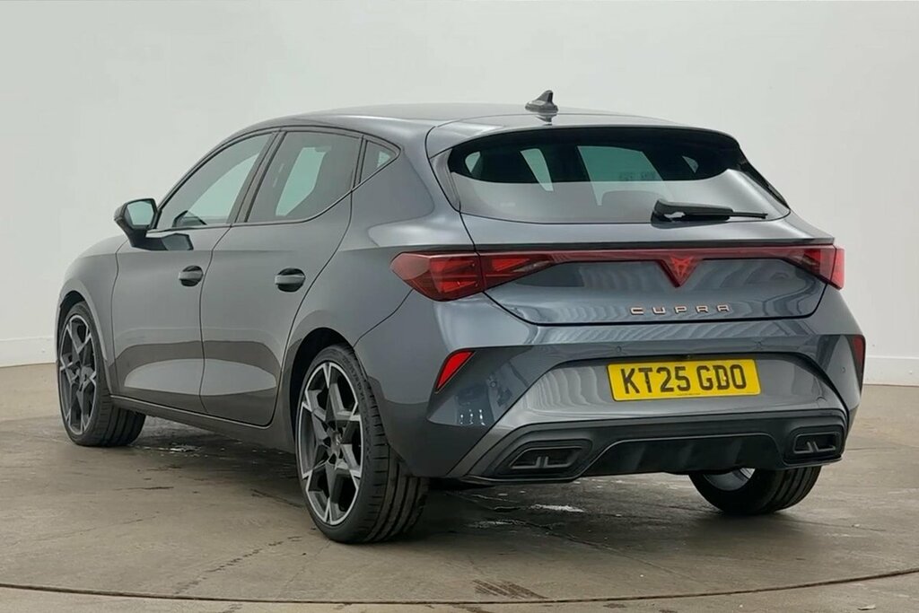 Cupra Leon Hatch V2 1.5 Etsi 150 7-Speed Grey #3