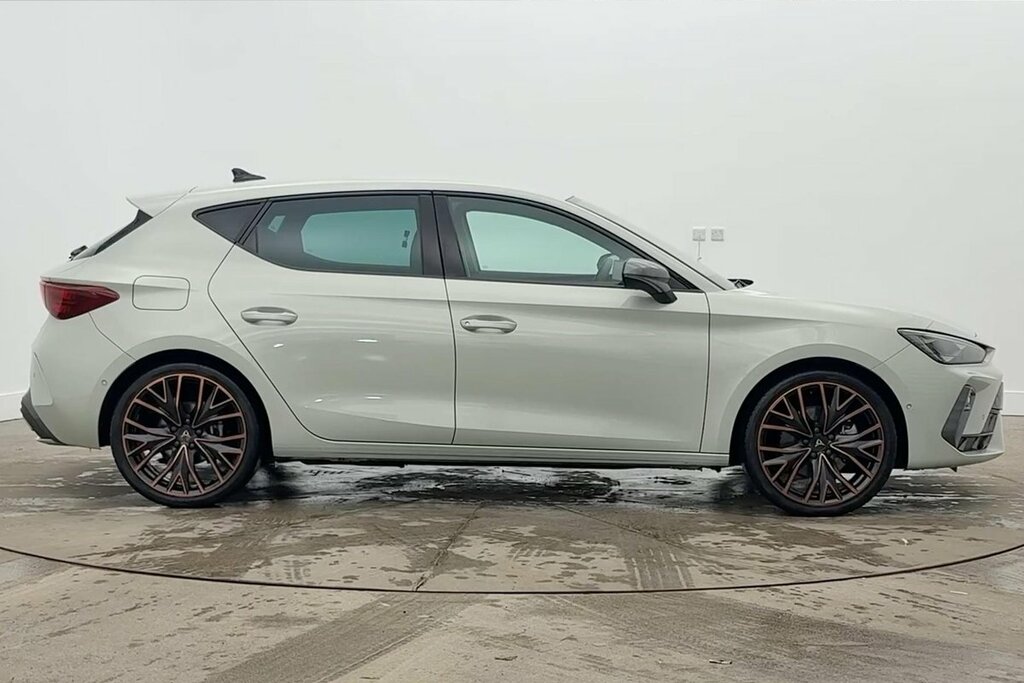 Cupra Leon Hatch V3 1.5 E-hybrid 204 6-Speed Grey #4