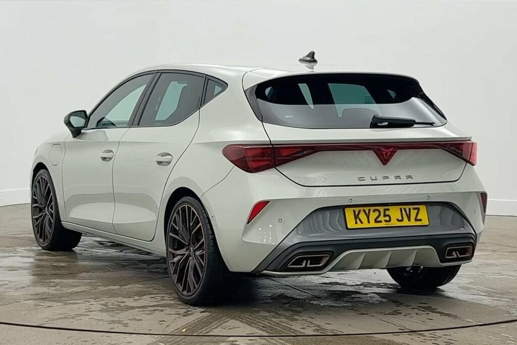 Cupra Leon Hatch V3 1.5 E-hybrid 204 6-Speed Grey #3