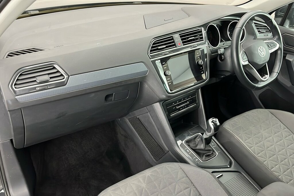 Volkswagen Tiguan Life 1.5 Tsi 150Ps 6-Speed Grey #2