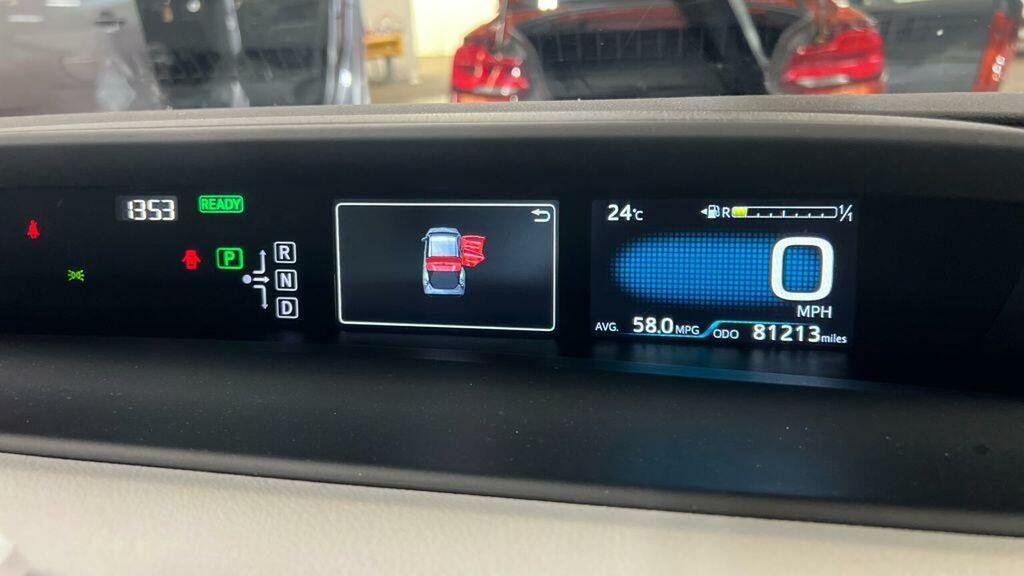 Toyota Prius Active White #13
