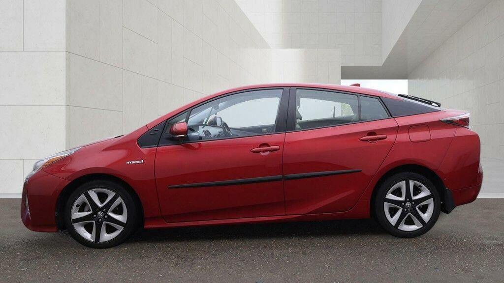 Toyota Prius Active White #8