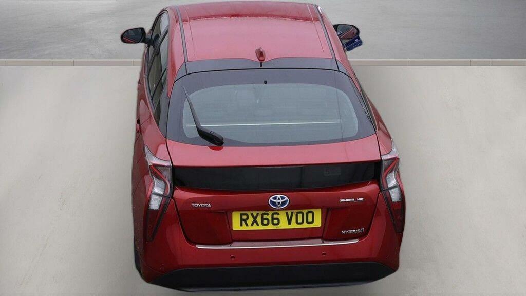 Toyota Prius Active White #10
