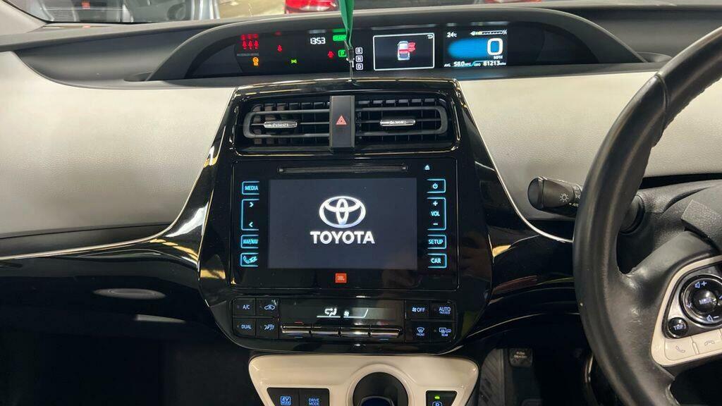 Toyota Prius Active White #12