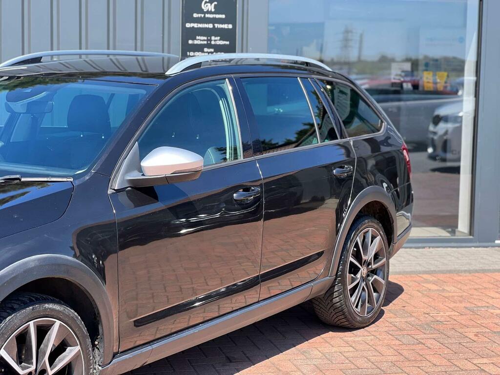 Skoda Octavia Scout Black #2