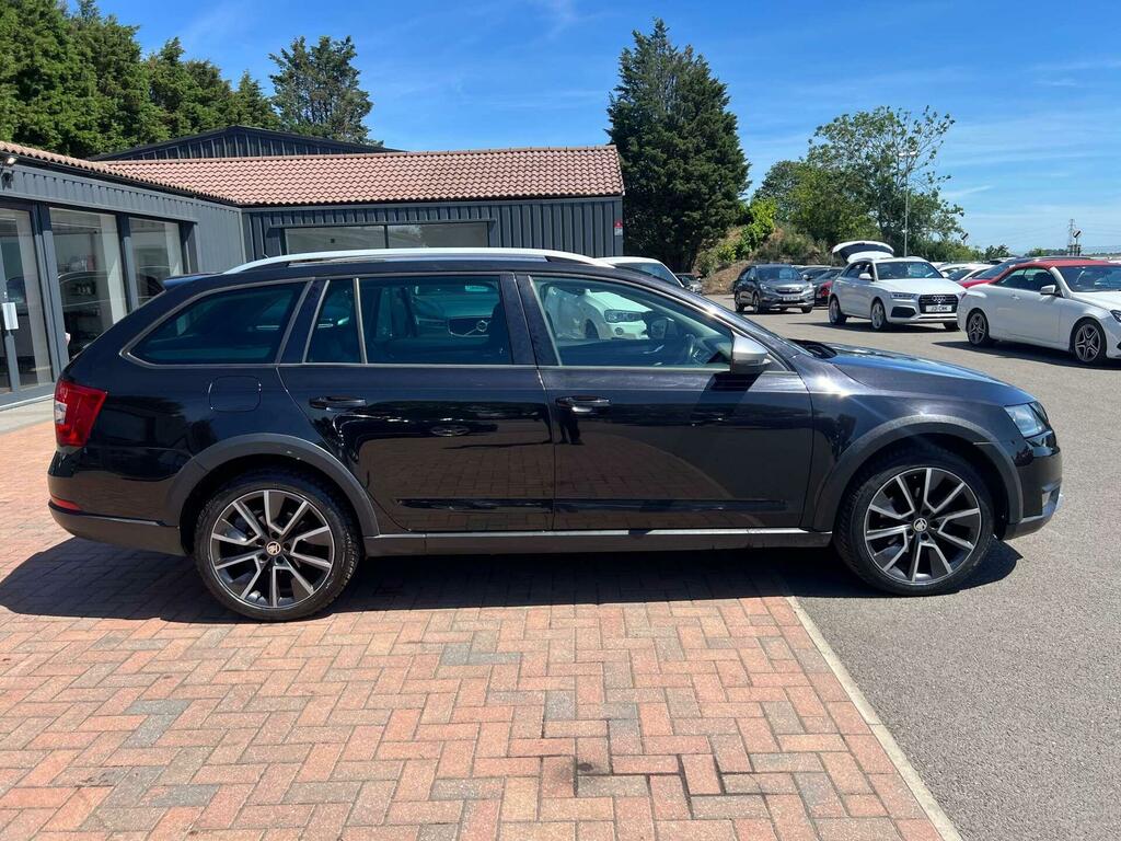 Skoda Octavia Scout Black #5