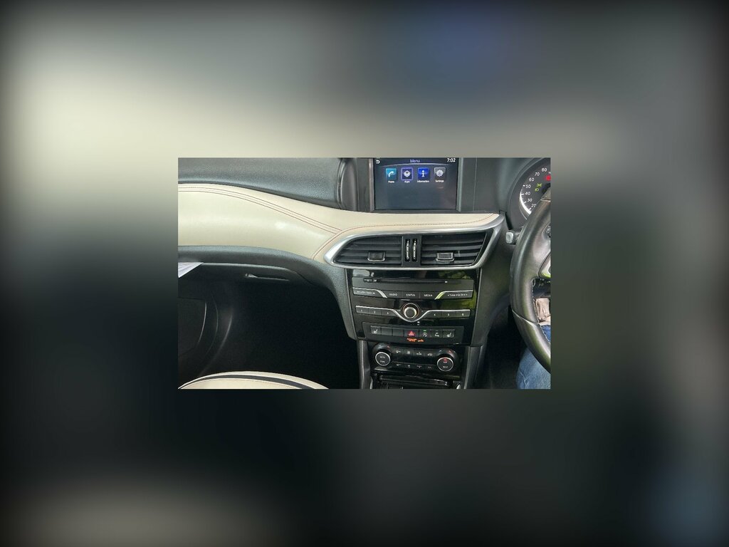 Infiniti Q30 1.5D Premium Tech Hatchback Euro Brown #4