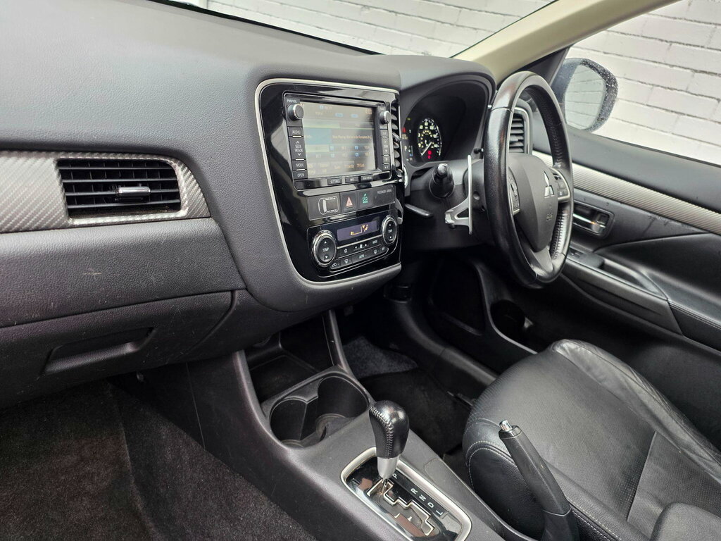 Mitsubishi Outlander Di-d Gx4 U4250 White #11