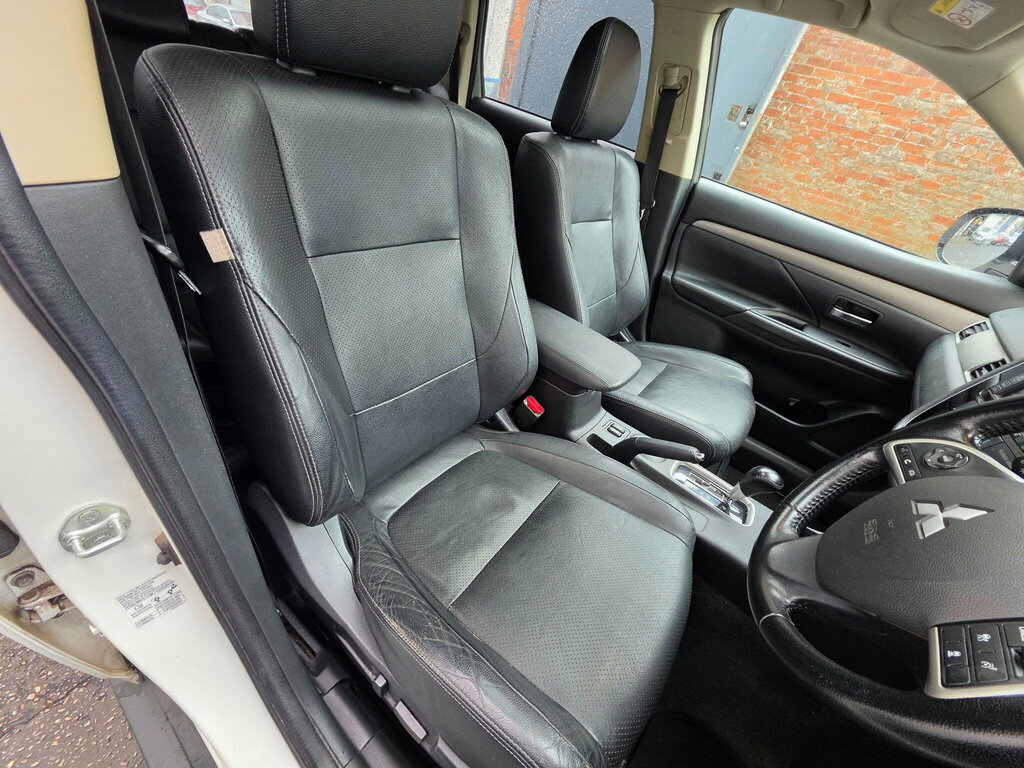 Mitsubishi Outlander Di-d Gx4 U4250 White #16