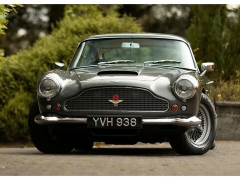 Aston Martin DB4 Series 4 Grey