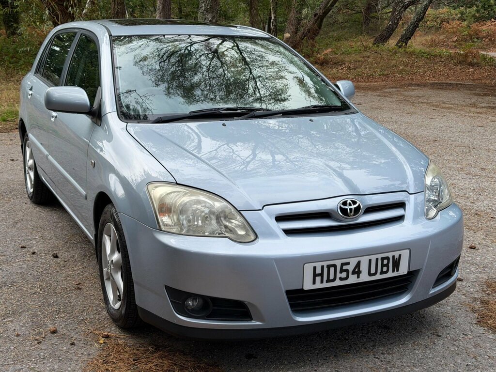 Toyota Corolla Hatchback Silver #2