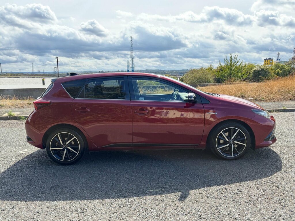 Toyota Auris Hatchback Black #9