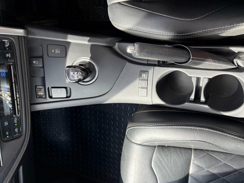 Toyota Auris Hatchback Black #12